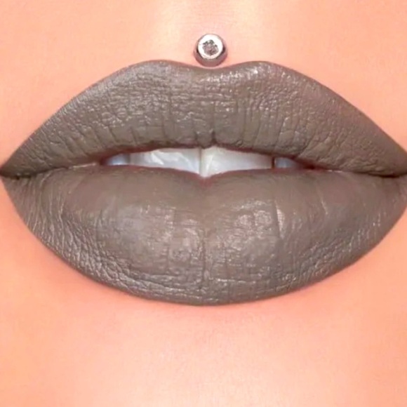 NIB - Jeffree Star Velvet Trap Lipstick - Grave Digger - Picture 1 of 5